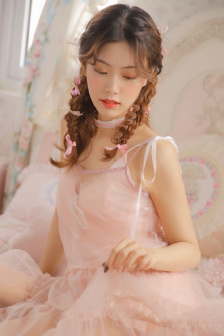 双胞胎姐妹齐上阵许多人物